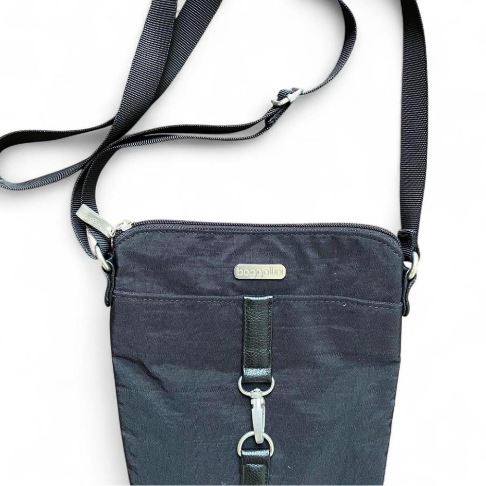 BAGGALLINI black crossbody with flap. Excellent condition!